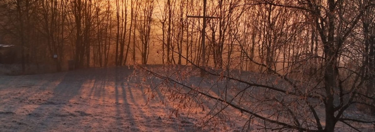 Blick auf Kreuz bei Sonnenaufgang