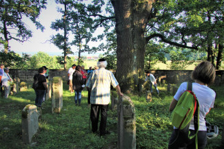 Radsternfahrt zu jüdischen Orten jüdischer Friedhof Uehlfeld Juli 2021